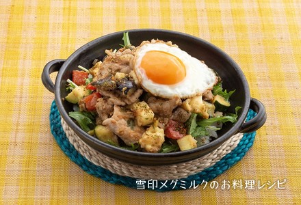 「６Ｐチーズ」のスタミナ丼